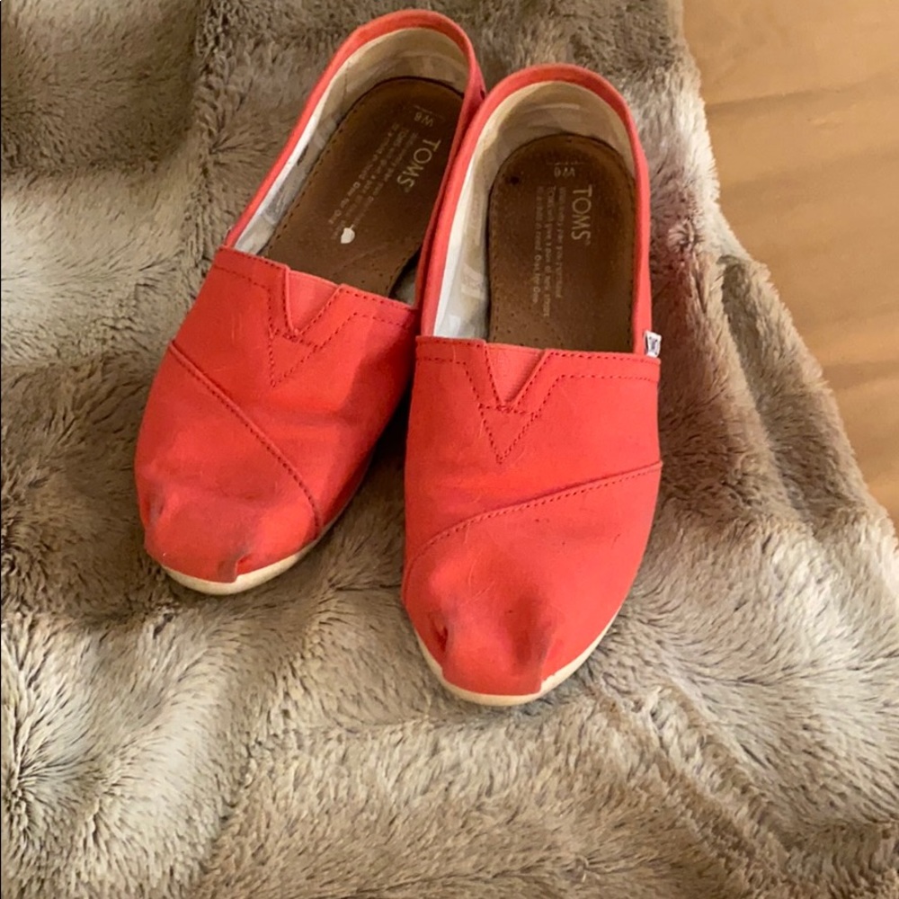 Adorable statement flats